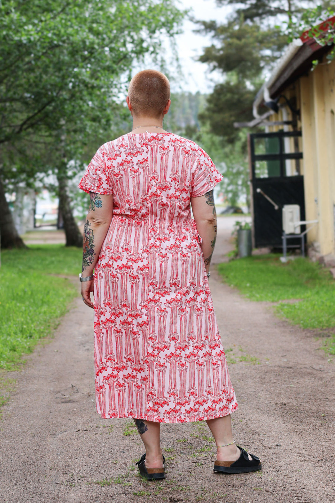 Amy-neulosmekko Amaryllis-kuosilla