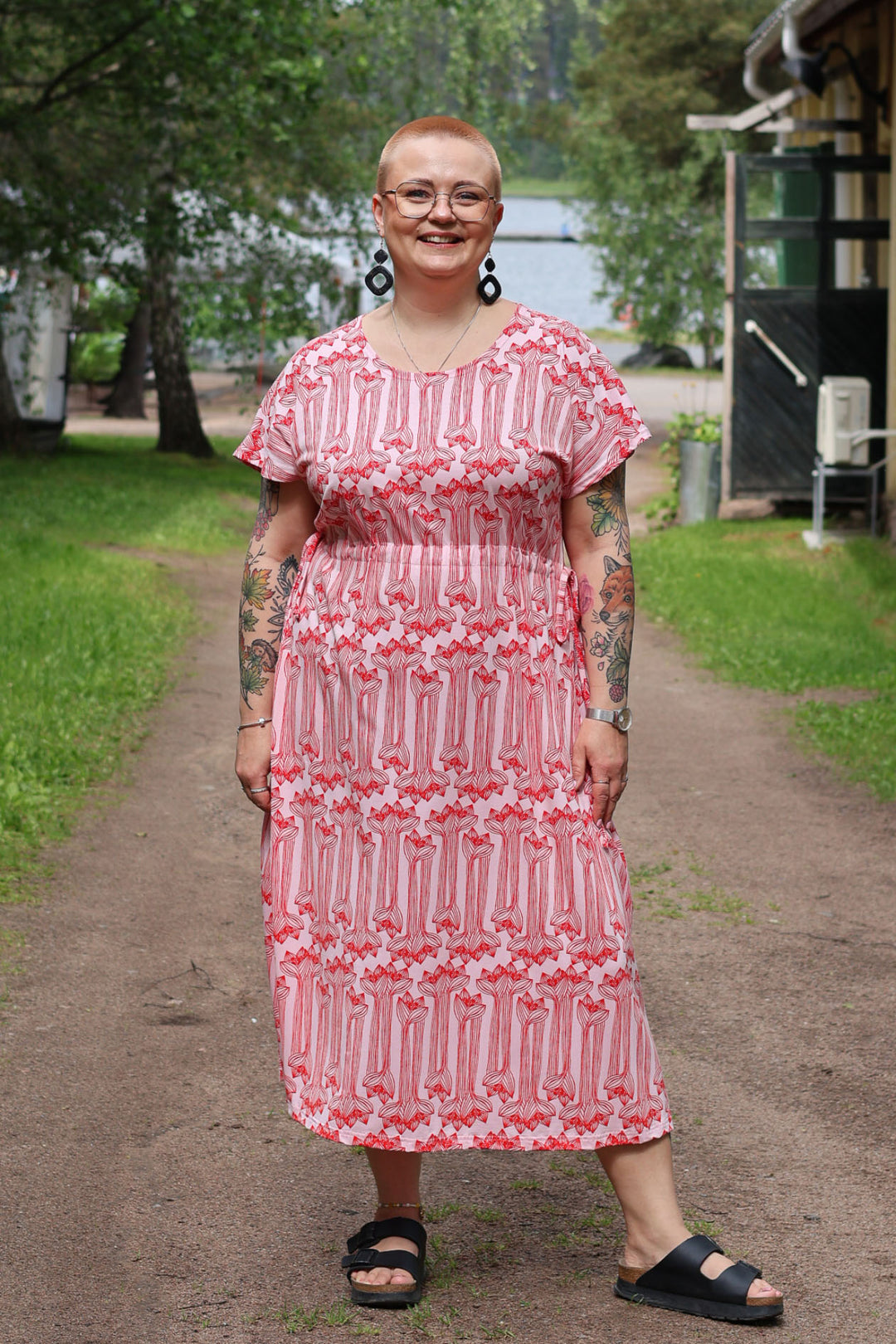 Amy-neulosmekko Amaryllis-kuosilla