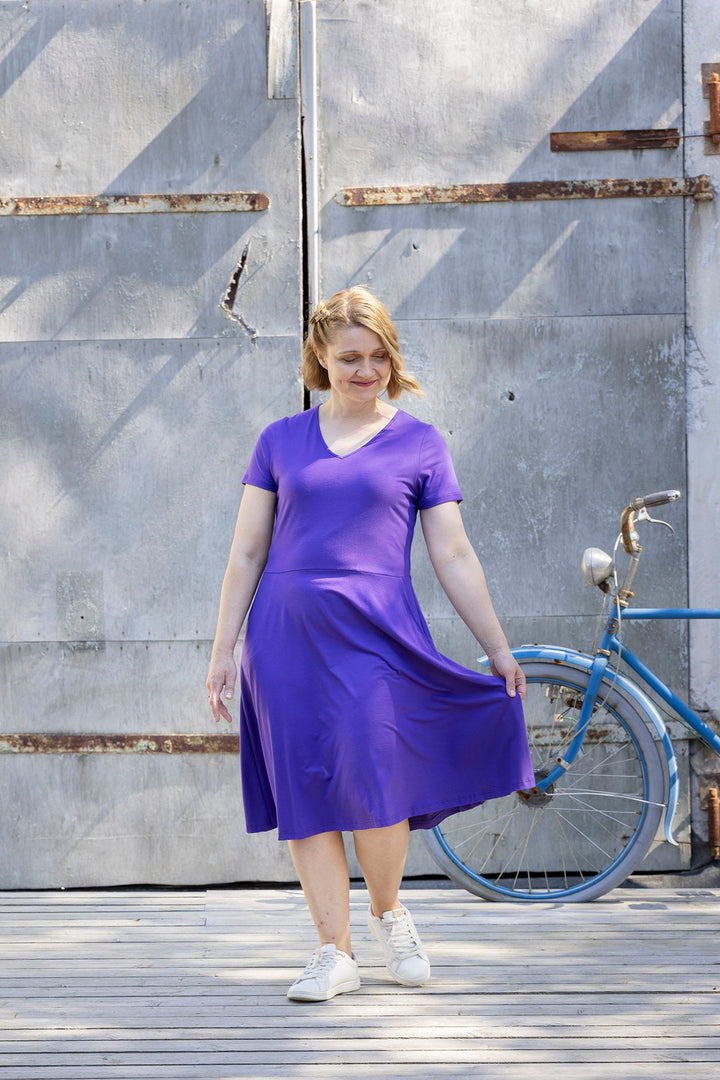 Aurora-mekossa on kellottuva helma.