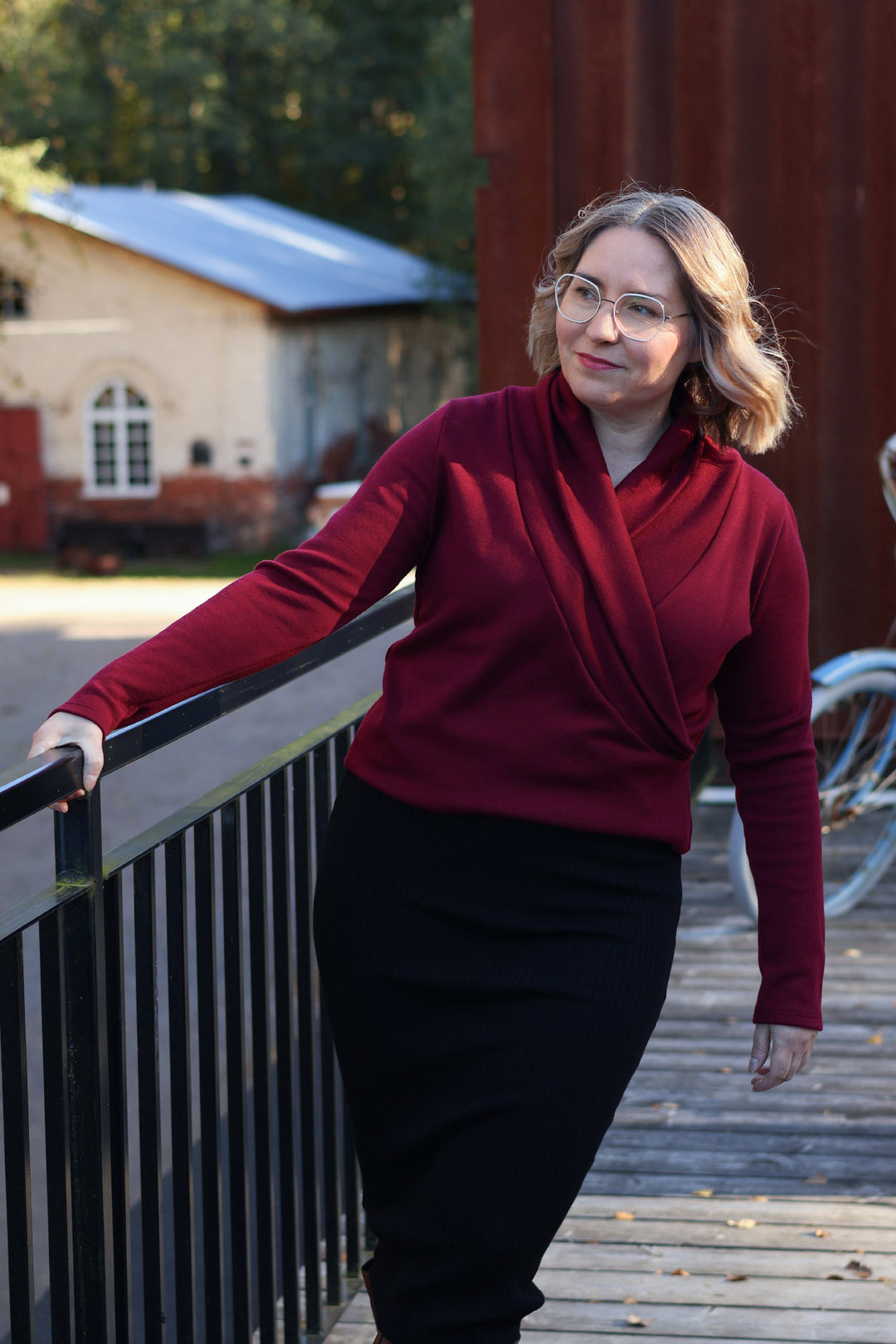 Viininmpunainen Belle-neulepusero koossa M/L.