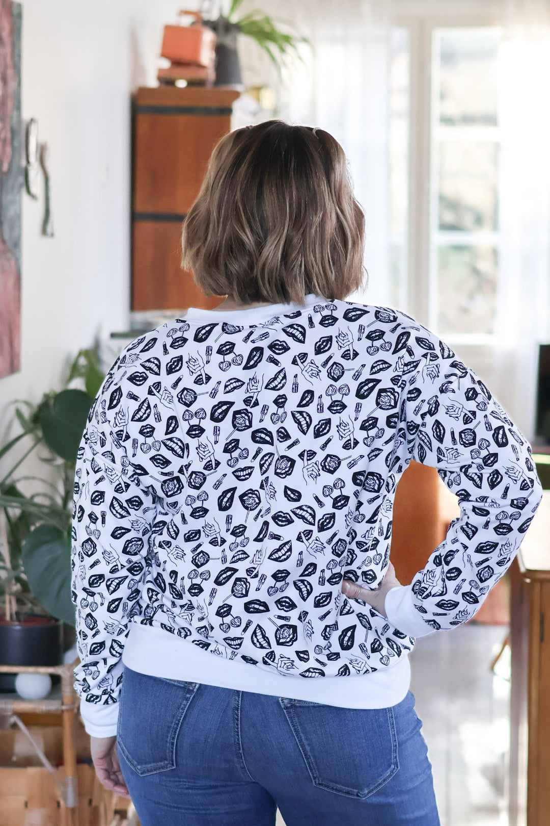 Emma-collegepusero takaa, koossa M/L. 