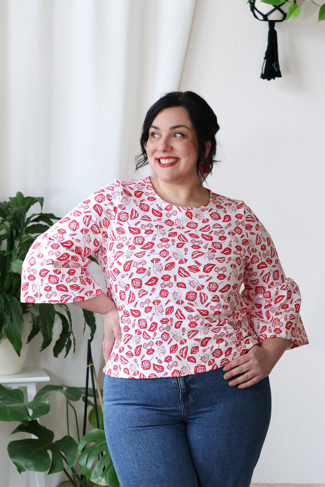 Gemma-neulospusero POP-kuosilla, kuosi painettu punaisella. Kuvassa koko XL.