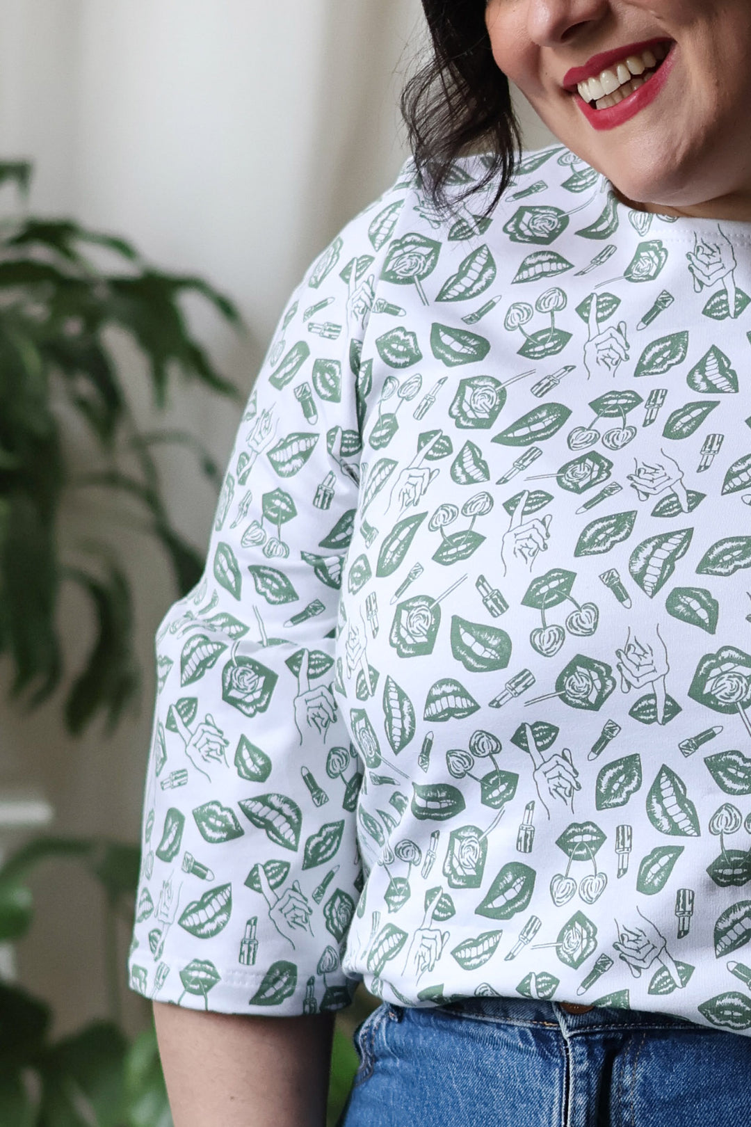 Lähikuva Gemma-neulospuseron kuosista ja sen pehmeän vihreästä väristä. Vihreä väri on "soft green" eli se on hyvä erityisesti kesän, kevään ja syksyn väriperheille.