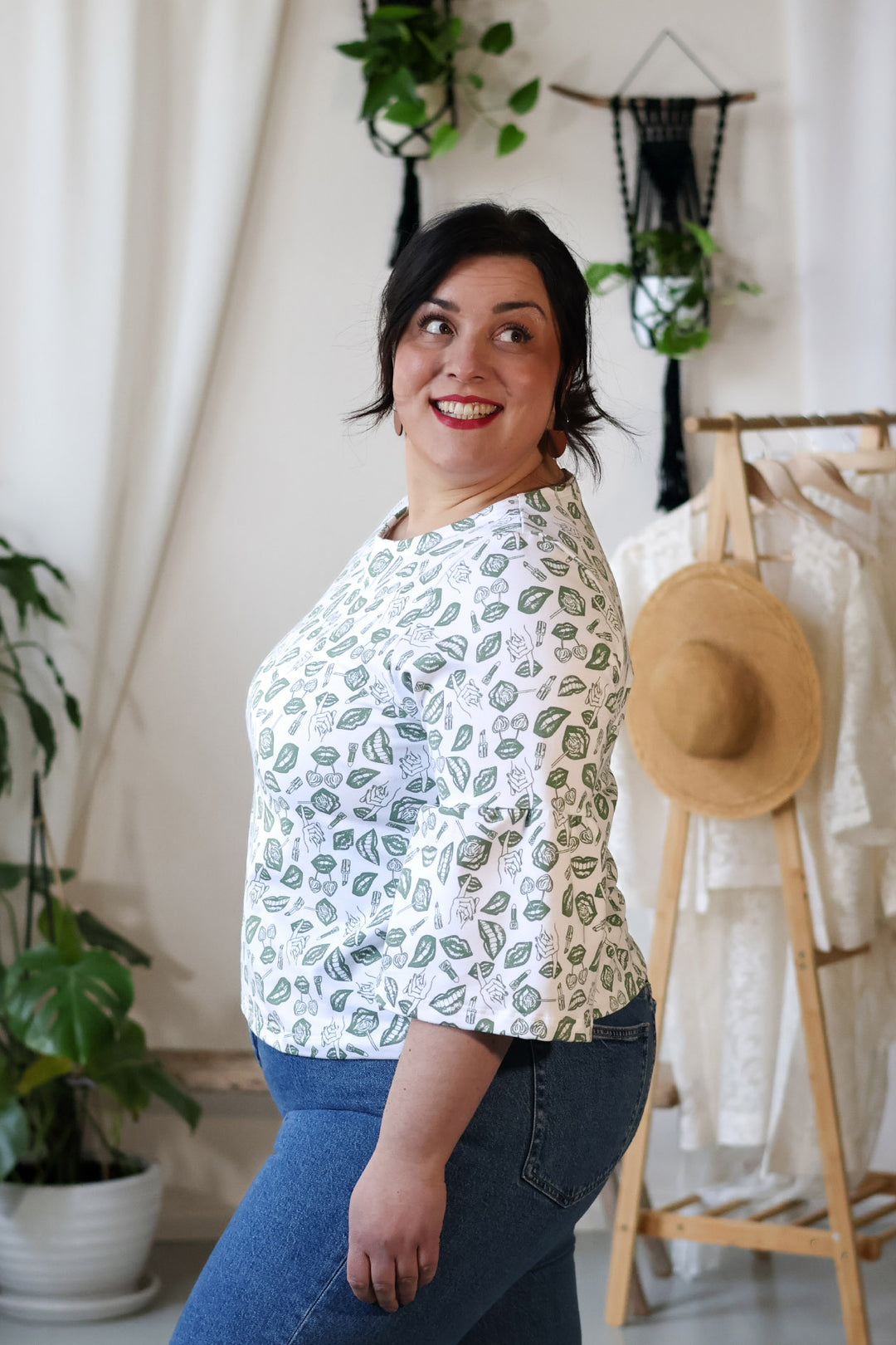 Gemma-puserossa on cropattu pituus ja hauskat hihat. Kuvassa koko XL.