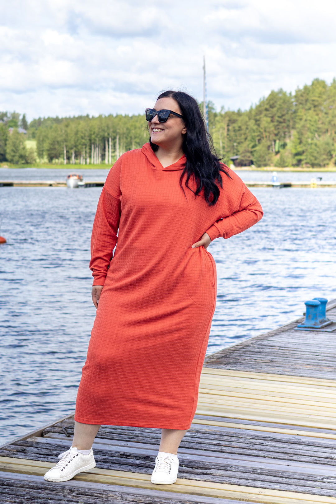 Oranssi Halo-hupparineulosmekko koossa XXL. 