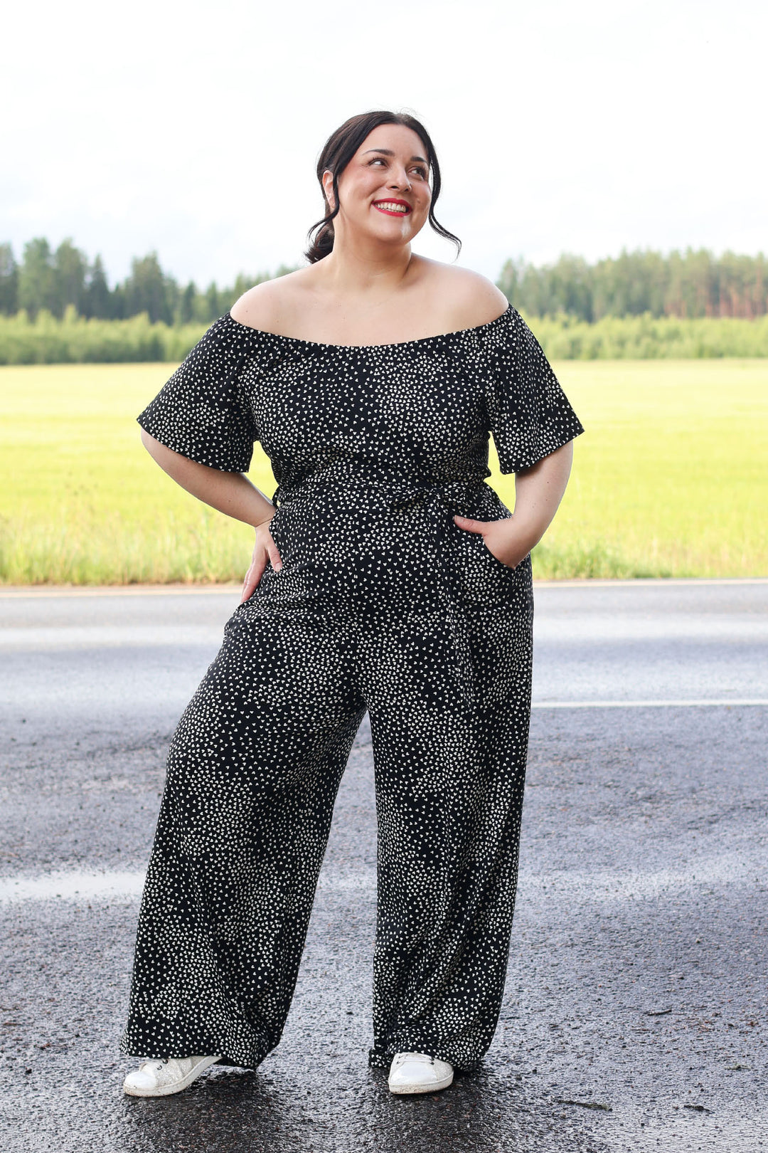 Jasmine-neuloshaalari pitkällä lahkeella ja Muru-kuosilla