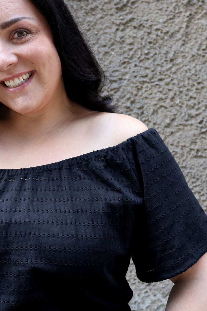 Lähikuva Jasmine-neuloshaalarista. 