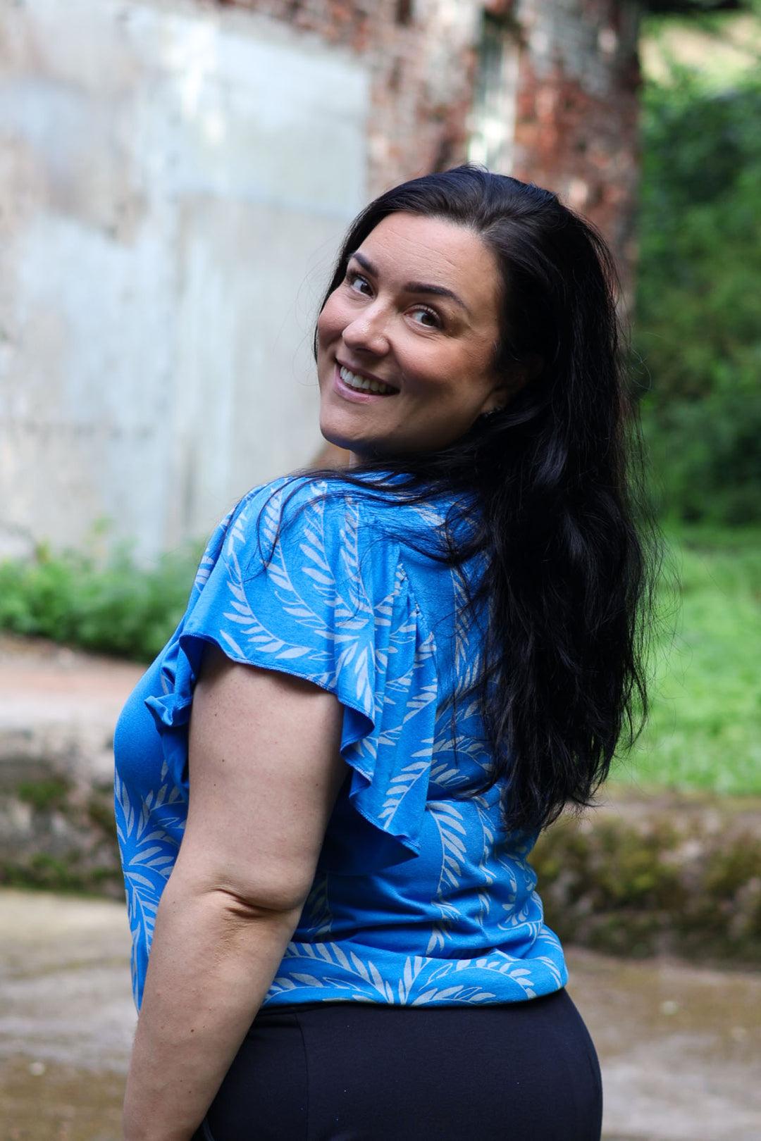 Julia-neulospusero koossa XXL. Puserossa on väljä mitoitus.