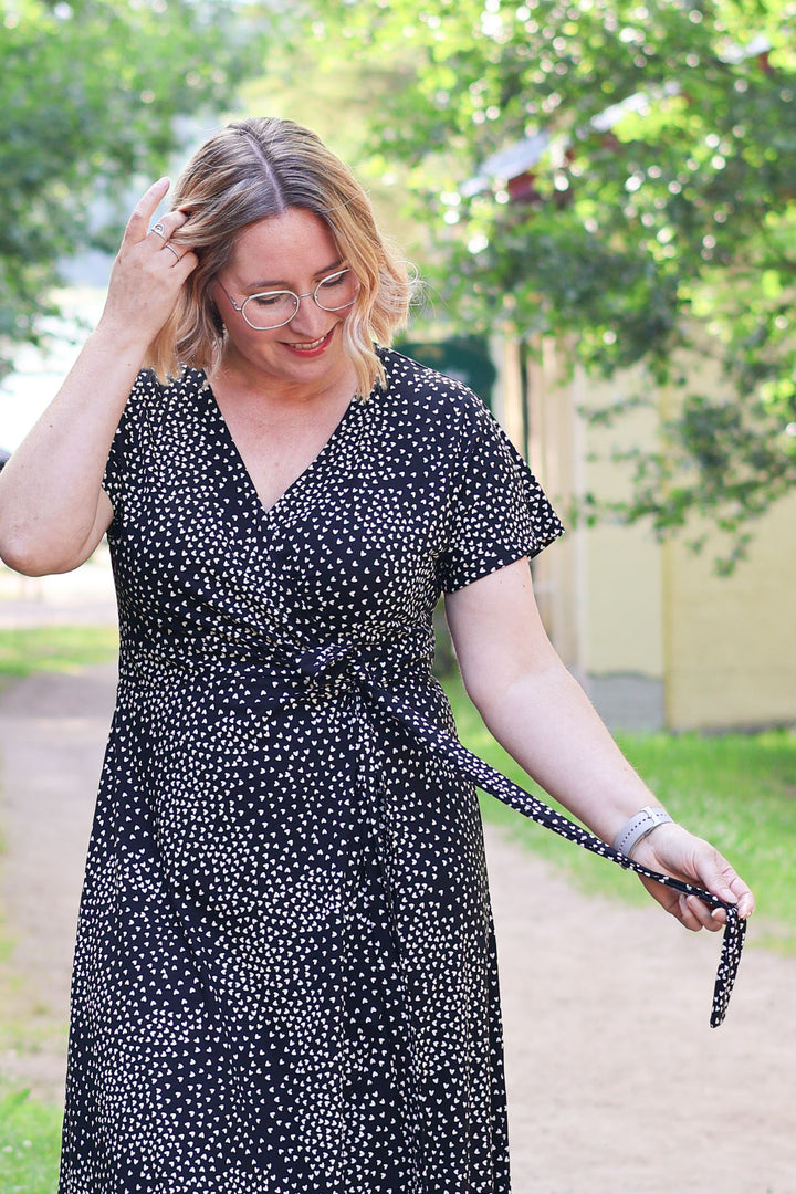 Laura-kietaisumekko Muru-kuosilla