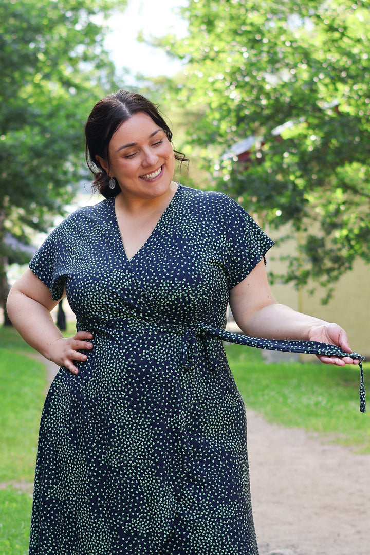 Laura-kietaisumekko Muru-kuosilla
