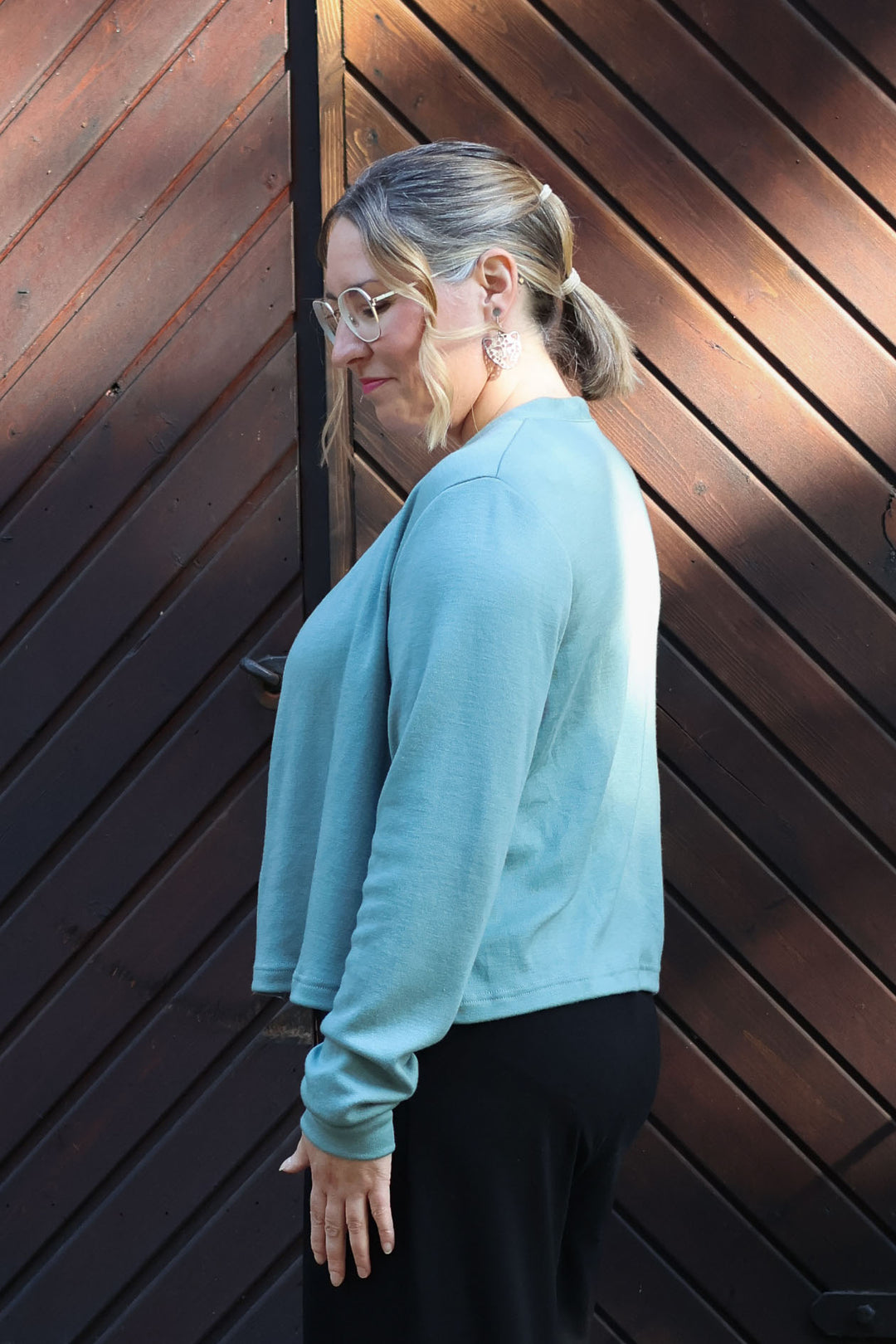 Lillian-neuletakki sivulta, koossa M/L. Kuvassa värinä raikas Menthol. Neuletakki on tehty 100% Suomessa.