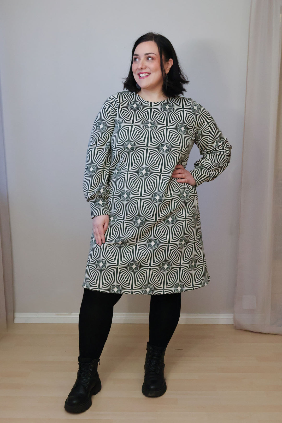 Liv-neulosmekko on suunniteltu ja valmistettu kokonaan Suomessa. Kuvassa koko XXL.