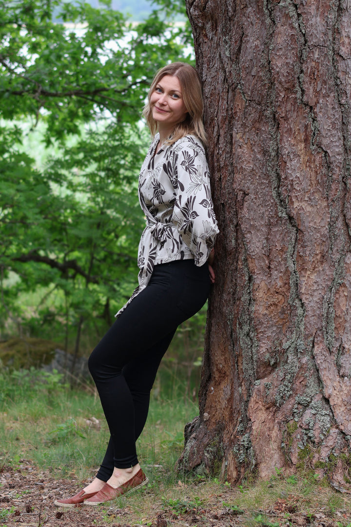 Lucy-kimono Muuttolinnut-kuosilla koossa XS/S.