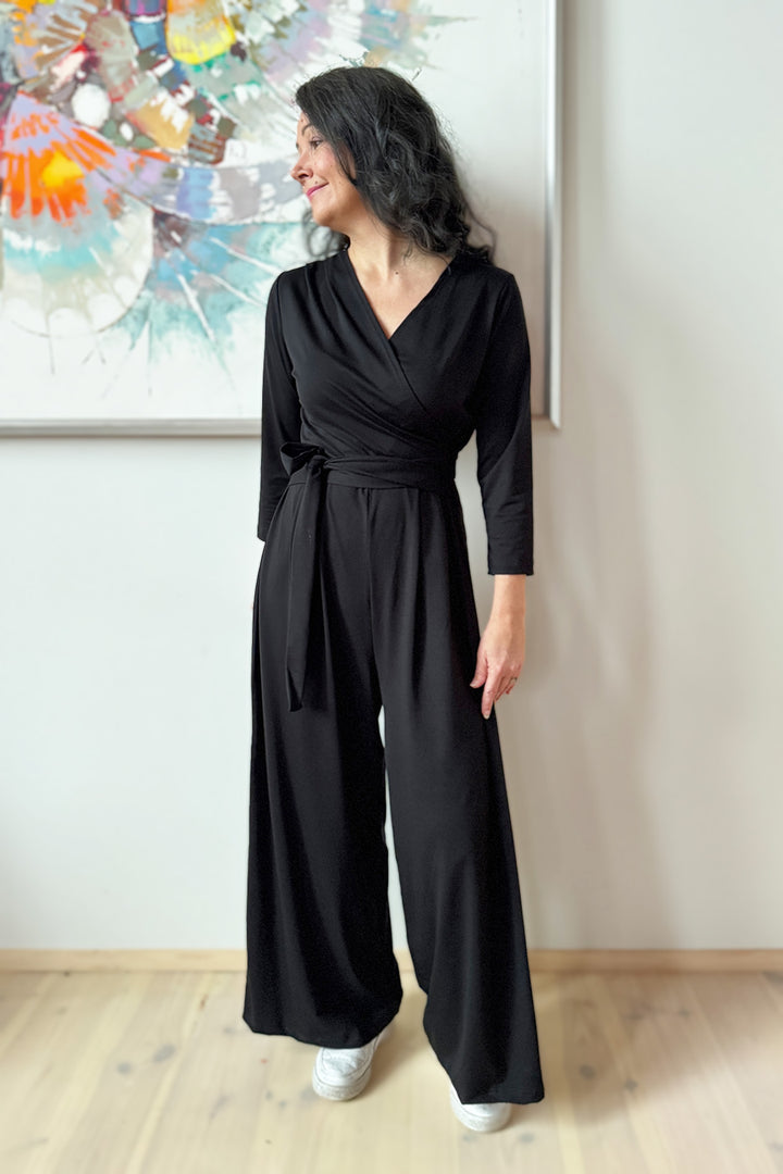 Musta Madeline-kietaisuhaalari koossa XS/S.