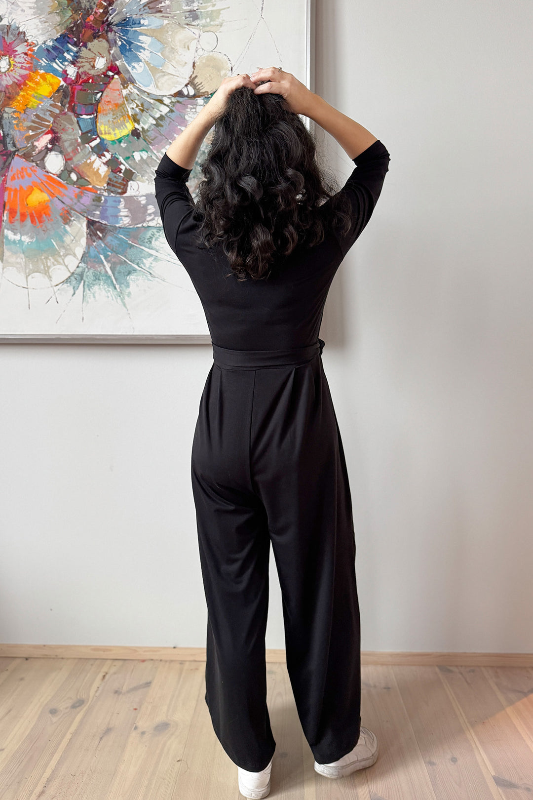 Musta Madeline-kietaisuhaalari koossa XS/S, takaa.