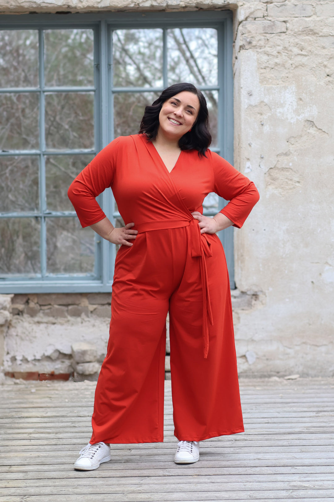 Punaisenoranssi Madeline-kietaisuhaalari koossa XXL.