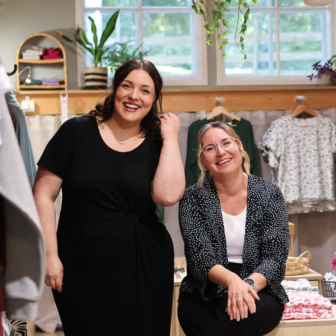 Miina Launiainen ja Maija Nuppula ovat Aate clothingin suunnittelijat ja yrittäjät.