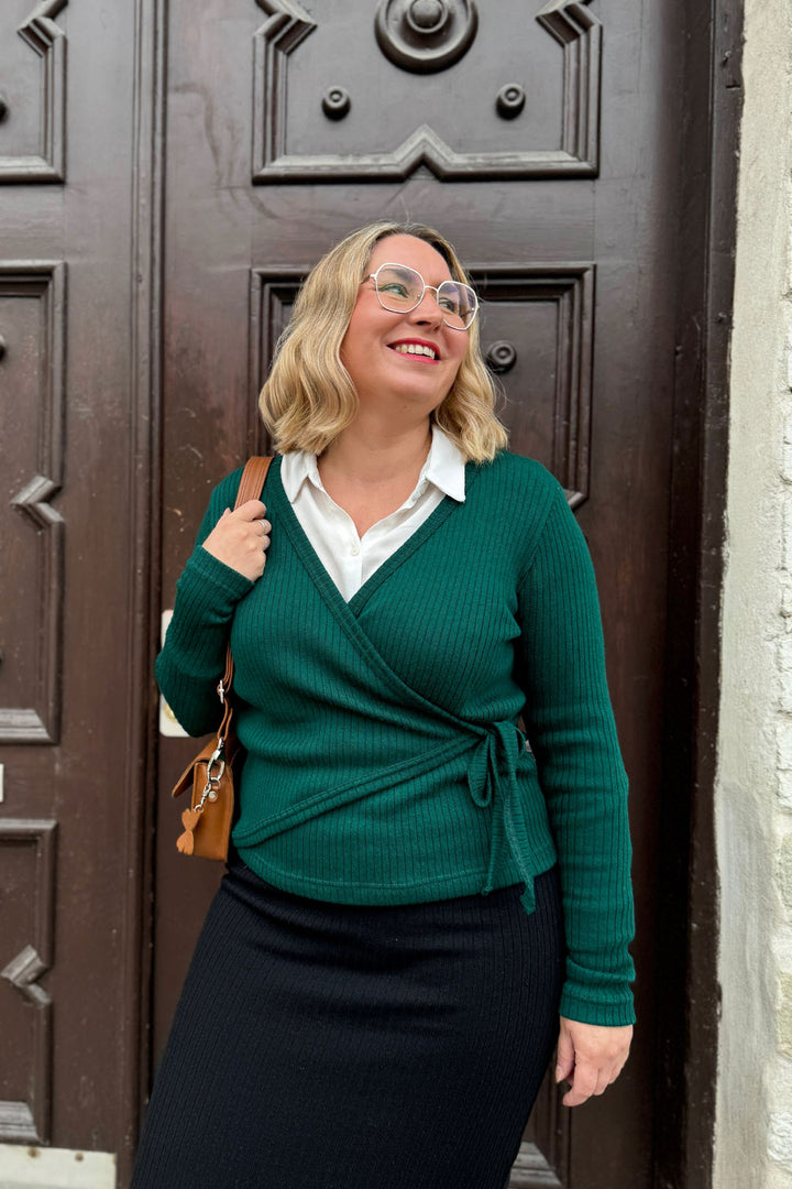 Vihreä merinovillainen kietaisupusero koossa M/L.