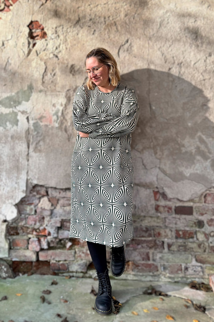 Olga-neulosmekko koossa M.