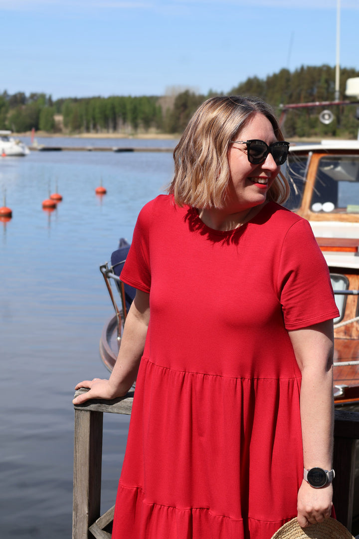 Puolukanpunainen Ruby-neulosmekko koossa M.