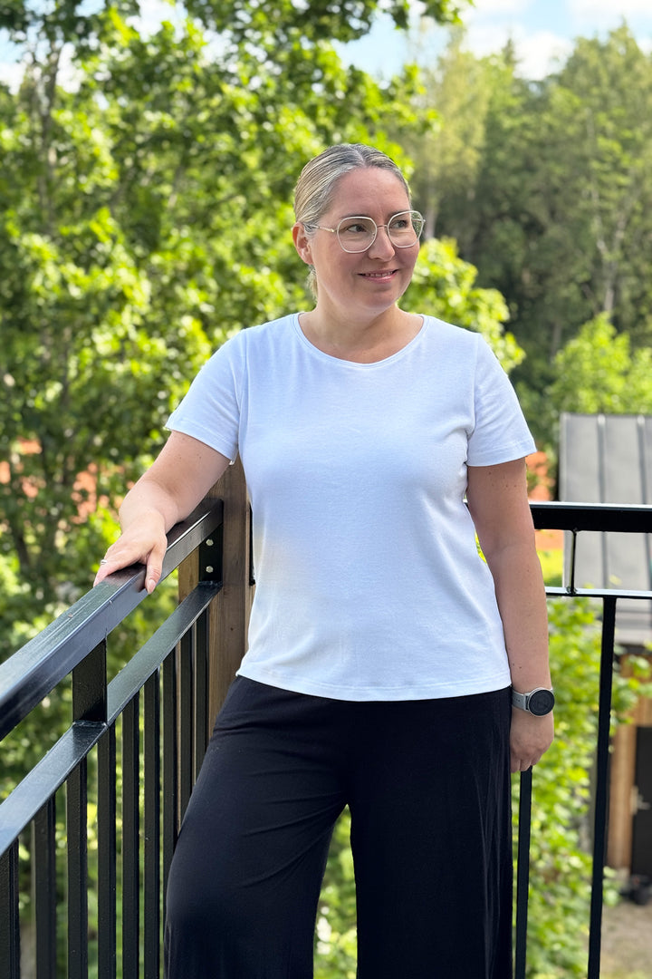 Valkoinen Jannika-t-paita koossa M.