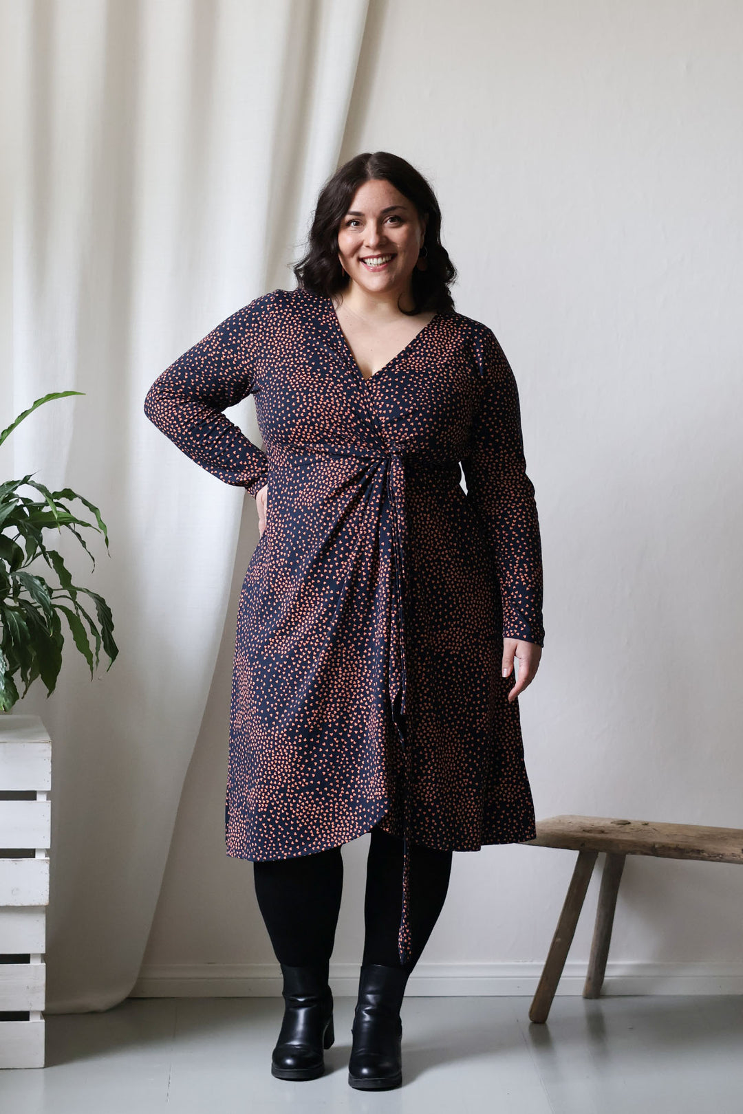 Laura-kietaisumekko koossa XXL. Mekko on täysin kotimainen. 