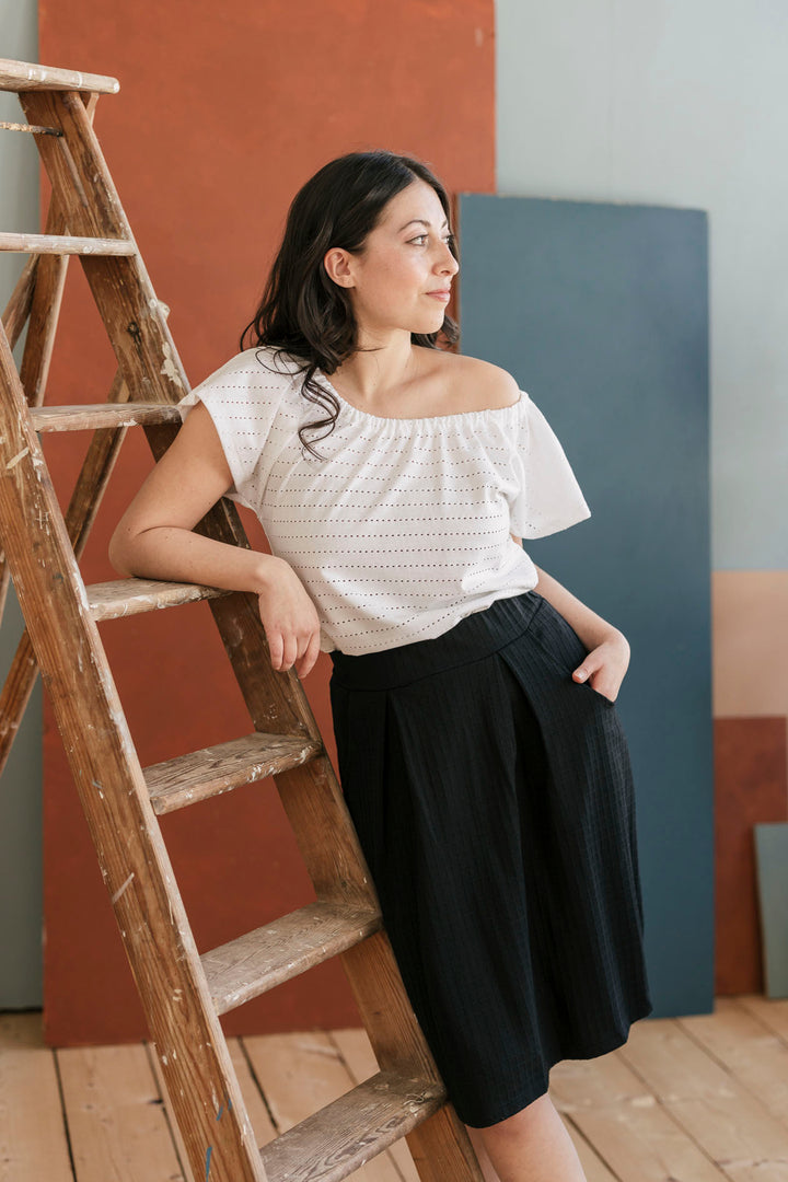 Musta Armi-neuloshame koossa XS/S.